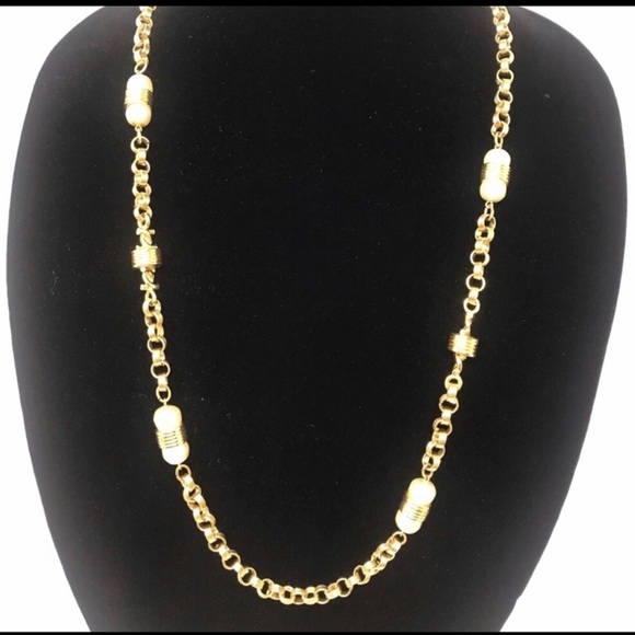 Chanel Pearl Necklace. 1986 32” 24kGP - Picture 2 of 8